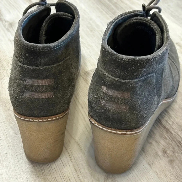 Women’s Tom’s Suede Desert Wedge Laceup Booties in Dark Mossy Green Size 9.5W - Picture 5 of 6